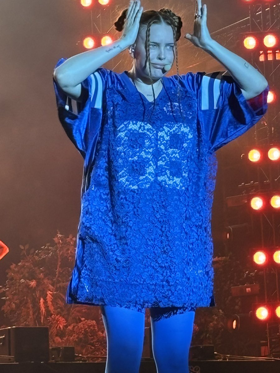 janaschoofs's tweet photo. Queen 💙 https://t.co/SeesVBus1L