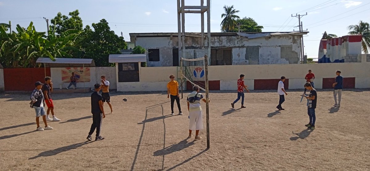 UJC_Granma's tweet photo. #ModoDeportivo en el inicio de este campamento de verano de la @UCMG en @ProvinciaGranma, en la ciudad de @Manzanillo.
#CubaModoVerano
@pccmanzanillo
@UJC_Granma
@UJCdeCuba
@YudelkisOrtizB
@yaritzajerez_
@DiazCanelB
@MeyvisEstevezE
@SuselyMorfaG https://t.co/NL15ja1IJz
