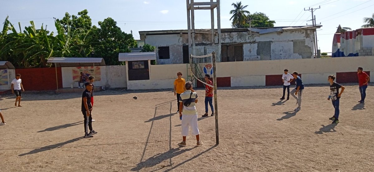 UJC_Granma's tweet photo. #ModoDeportivo en el inicio de este campamento de verano de la @UCMG en @ProvinciaGranma, en la ciudad de @Manzanillo.
#CubaModoVerano
@pccmanzanillo
@UJC_Granma
@UJCdeCuba
@YudelkisOrtizB
@yaritzajerez_
@DiazCanelB
@MeyvisEstevezE
@SuselyMorfaG https://t.co/NL15ja1IJz