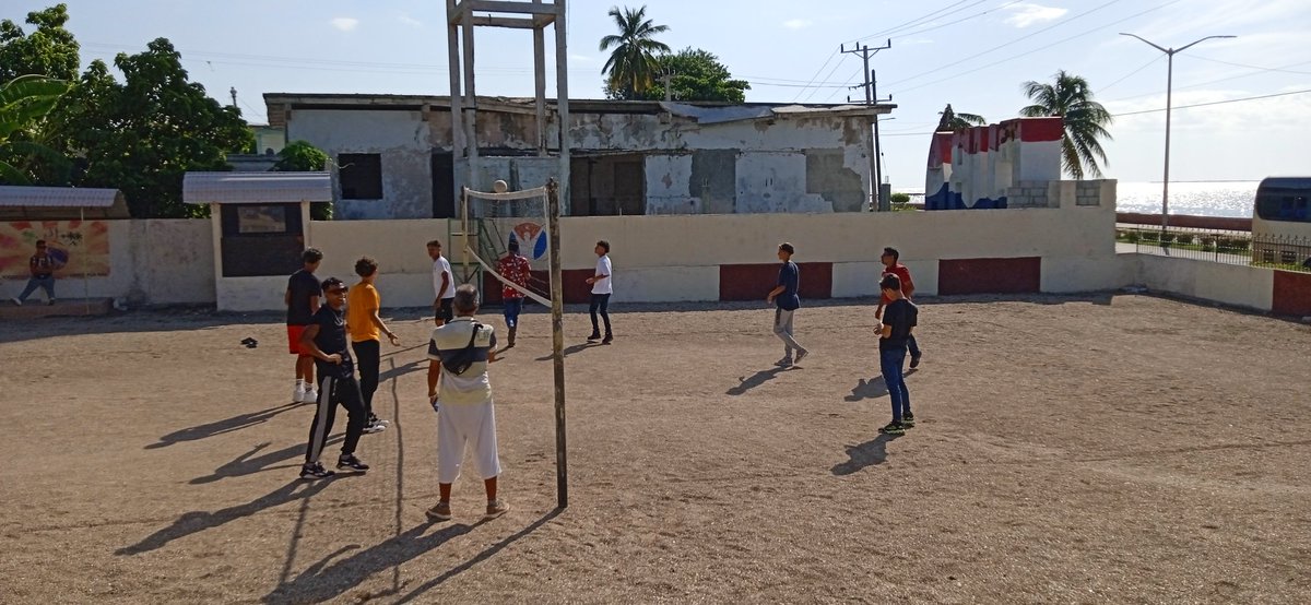 UJC_Granma's tweet photo. #ModoDeportivo en el inicio de este campamento de verano de la @UCMG en @ProvinciaGranma, en la ciudad de @Manzanillo.
#CubaModoVerano
@pccmanzanillo
@UJC_Granma
@UJCdeCuba
@YudelkisOrtizB
@yaritzajerez_
@DiazCanelB
@MeyvisEstevezE
@SuselyMorfaG https://t.co/NL15ja1IJz