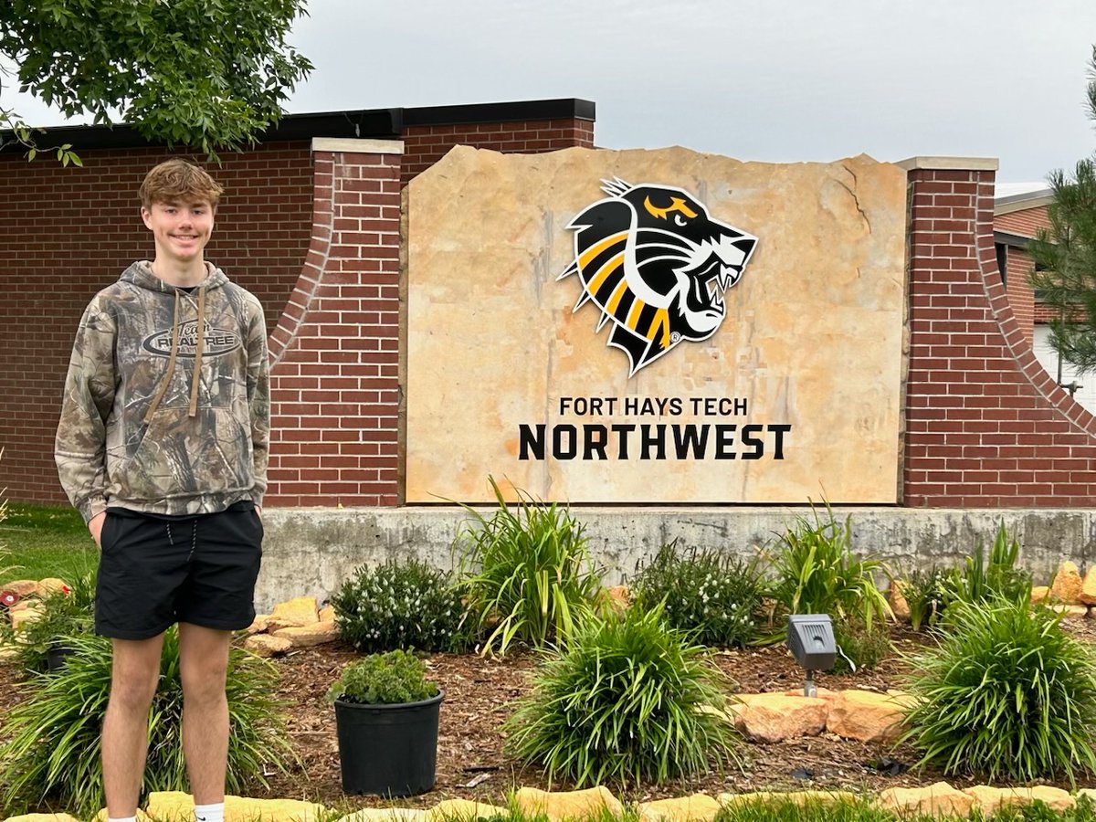 CRHS_Basketball's tweet photo. Congrats to Gavin DeVries on his commitment to play for Fort Hays Tech-Northwest (KS).  They are getting a smart kid on and off the floor who will work hard and be very coachable!

#LegacyCreated #PTN https://t.co/J2SZOcZUVQ