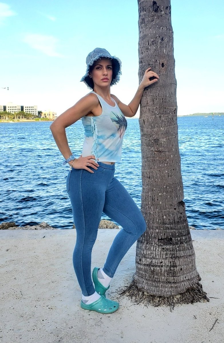 Alejand70037478's tweet photo. Beautiful Day in Miami

#miamigirl #miami #miamibeach #miamilife #miamigirls #miamimodel #miamimodels #southbeach #miaminights #miamistyle #miamiparty #miamiphotographer #miaminightlife #miamiliving #miamilifestyle #love #miamiflorida #miamiblogger #miamiswimweek #bhfyp https://t.co/Y5rRQKzrZd