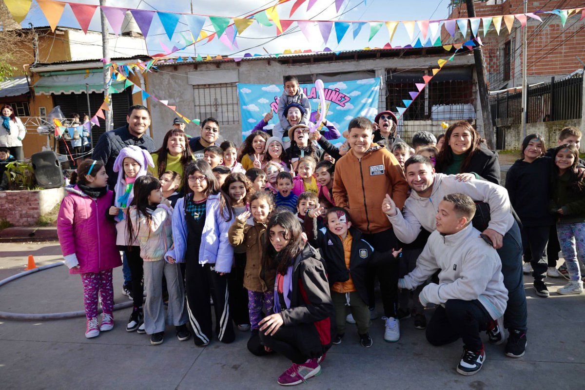 Construir_MA's tweet photo. 🥳 SIGUEN LOS FESTEJOS POR EL MES DE LA NIÑEZ JUNTO AL LEÓN 🦁 

No hay nada más lindo que ver las sonrisas del futuro cargadas de alegría. Hermoso encuentro en comunidad para celebrar el #DíaDeLaNiñez. 

#Construir https://t.co/mLqsHpFXgp