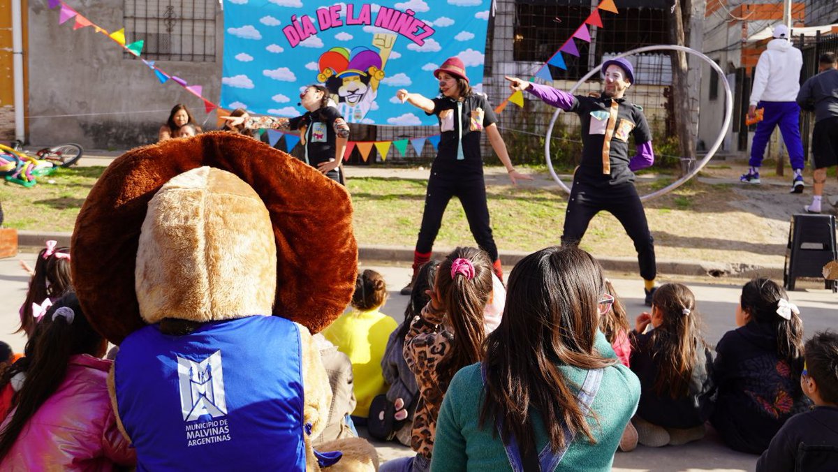 Construir_MA's tweet photo. 🥳 SIGUEN LOS FESTEJOS POR EL MES DE LA NIÑEZ JUNTO AL LEÓN 🦁 

No hay nada más lindo que ver las sonrisas del futuro cargadas de alegría. Hermoso encuentro en comunidad para celebrar el #DíaDeLaNiñez. 

#Construir https://t.co/mLqsHpFXgp