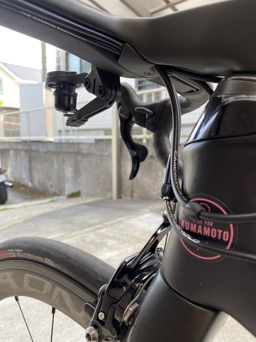 1043_shimokawa's tweet photo. GP5000のサイドがタからパナのアジリストへ。
僕はカンパのchorusで組んだこのドマーネSLRがお気に入り。
フレッシュなこのホイールは入手可能なのでしょうか?
老害のシマノ離れ、ペダルはLooKです。
#trek #trekbikes #domane #Campagnolo
#rapha #rapha_rcc #cycling #kogu https://t.co/CZJbJndwXU