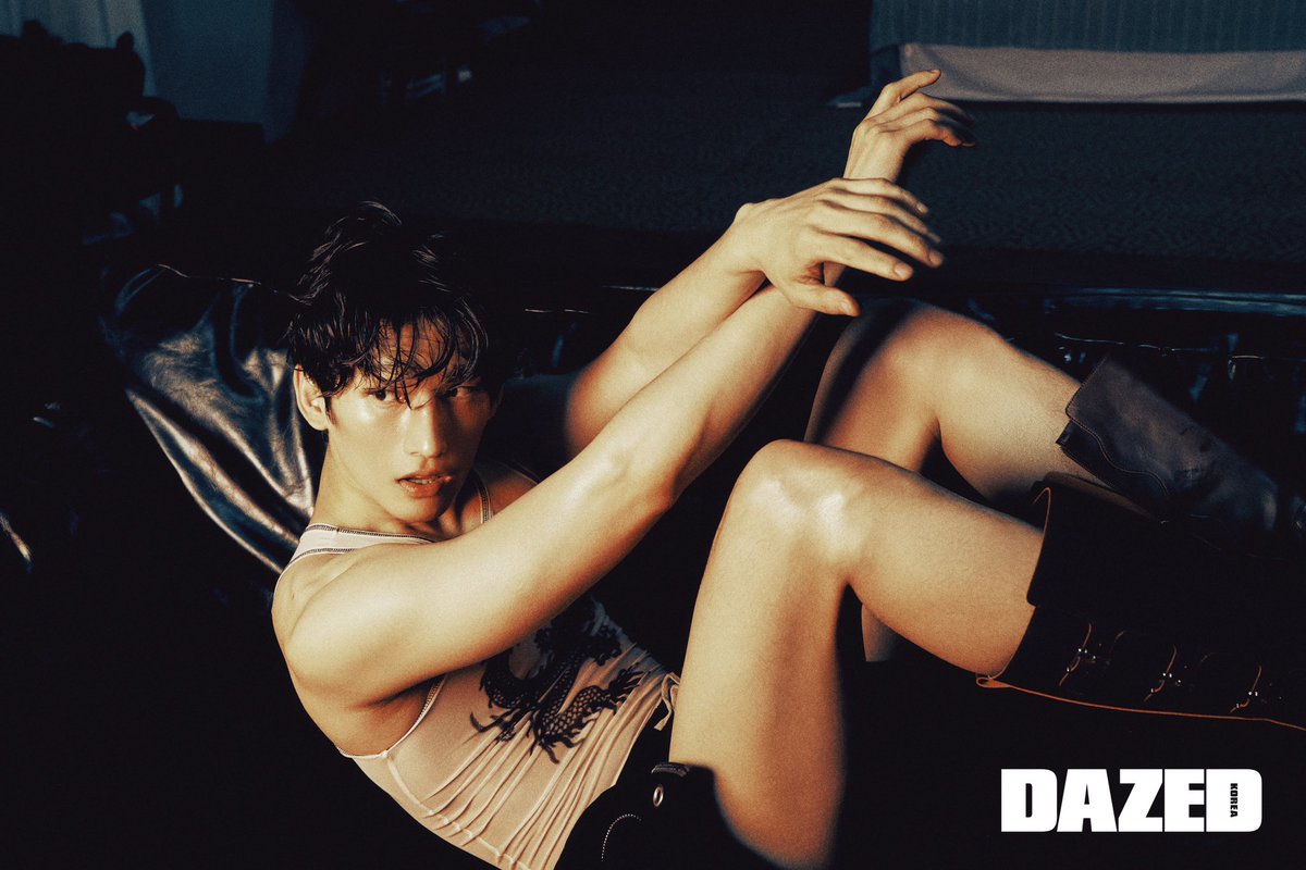 DazedKorea's tweet photo. CROP THE HEATWAVES

잘라내고 싶어 뭐든지, 다만 이 여름만큼은 잘리지 않게.

#MaisonMargiela #메종마르지엘라 #IDTS #Hermes #에르메스 #Orgasm #오르가즘  #rickowens #릭오웬스 #lecyto #레씨토 #cos #코스 

더 많은 콘텐츠는 <데이즈드> 뷰티 에디션과 디지털에서 확인하세요. https://t.co/U2Wl7SpOxS
