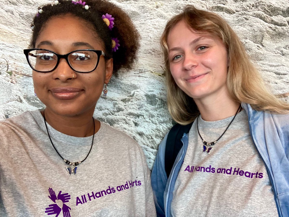 Authentic_Natie's tweet photo. I’ve had the privilege to work with some of the hardest working people I know! I learned so much and made new incredible friendships! They saw the best in me and pushed me to reach my full potential! The best part is that it was all for a really good cause! #hurricaneian #AllHandsandHearts 💜 #thankyou 💜