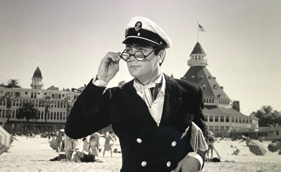 KeysSteven's tweet photo. @tcm My favorite Cary Grant ..
after the "Filthy Beast," eating from a can.
#fathergoose #somelikeithot #carygrant #tcmparty https://t.co/UD4Ix5rr29