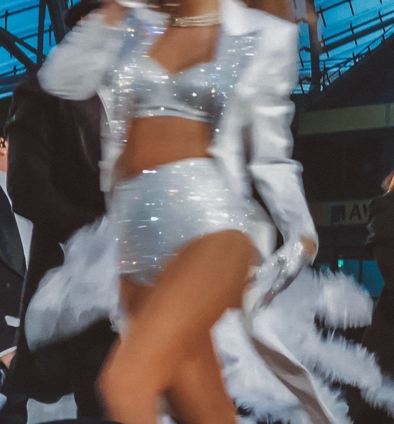 LivyIvyAW's tweet photo. Taylor in a blurry aesthetic is my favorite thing https://t.co/zxs8RLLlq7