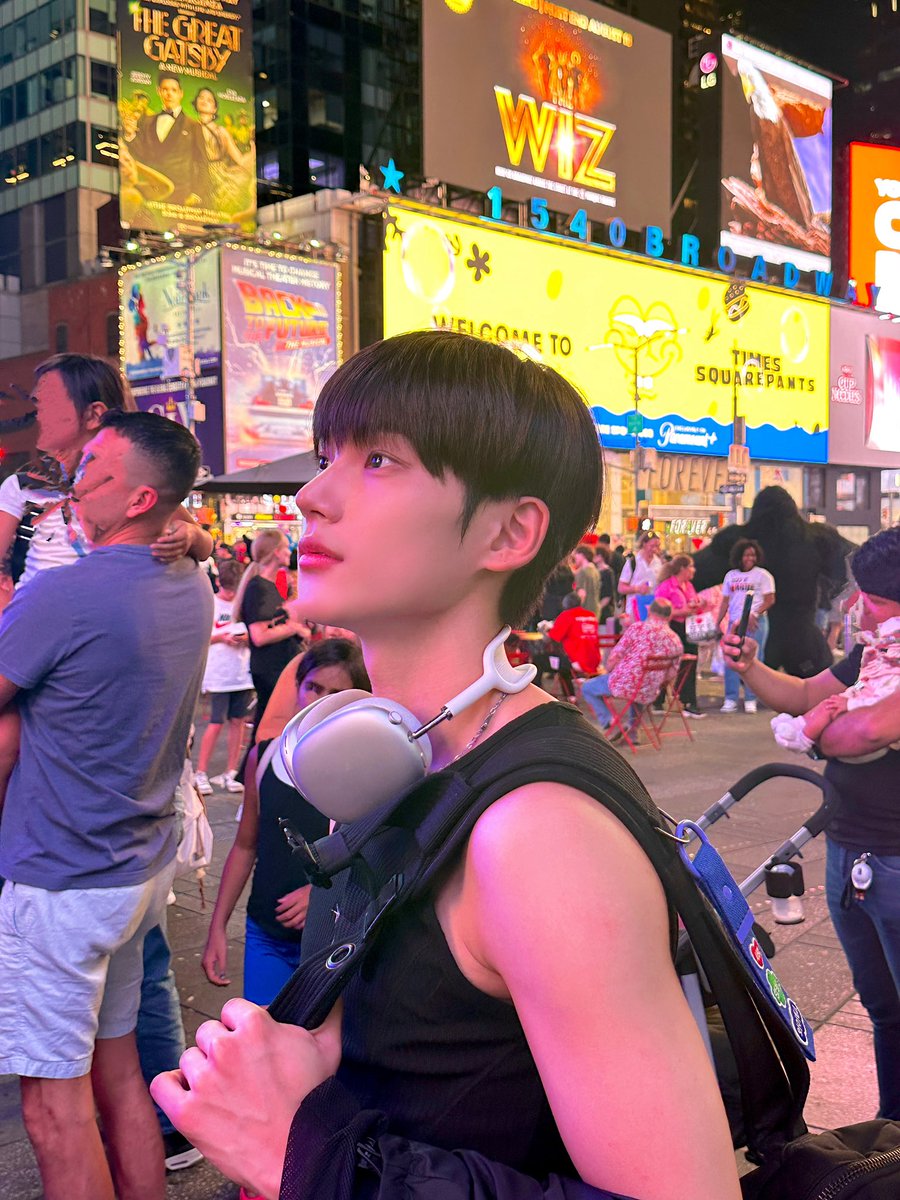 EVNNE_official's tweet photo. Midnight in New York🇺🇸

#EVNNE #이븐
#박한빈 #PARKHANBIN https://t.co/GGGMX41AEz