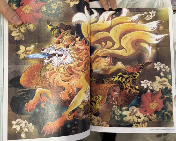 35周年姫川明輝画集と狼イラスト集ヒウリアイランド東7e39にてこちらも頒布です。(35周年画集は在庫がそろそろ底が見えてきました。お早めに)暑い中ですが7号館は比較的涼しいと思うのでゆっくりお立ち寄り下さい〜! 
