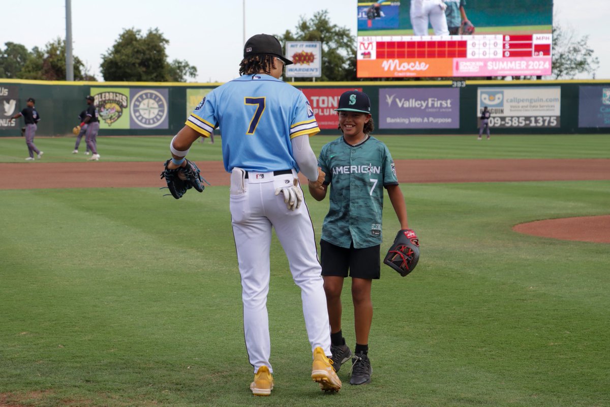 Happy birthday to Tai Peete! 🎉🥳🎂 he got to catch a special first pitch which was his brother Elijah! #gonuts #brothers