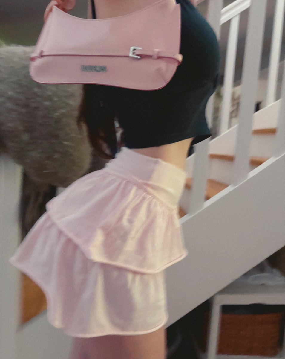 pretty in pink ₊˚⊹♡ https://t.co/PN2F4HoDen