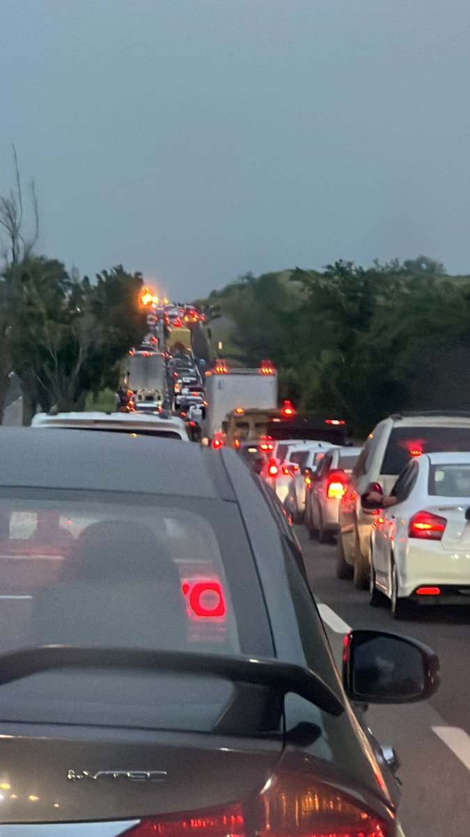 CardosoGlo's tweet photo. @CAPUFE Pues esta lleno de ambulancias y paso el medico forense! No se puede nada el trafico! Creo que tal vez si hubo un incidente….. https://t.co/3dECPXyomL