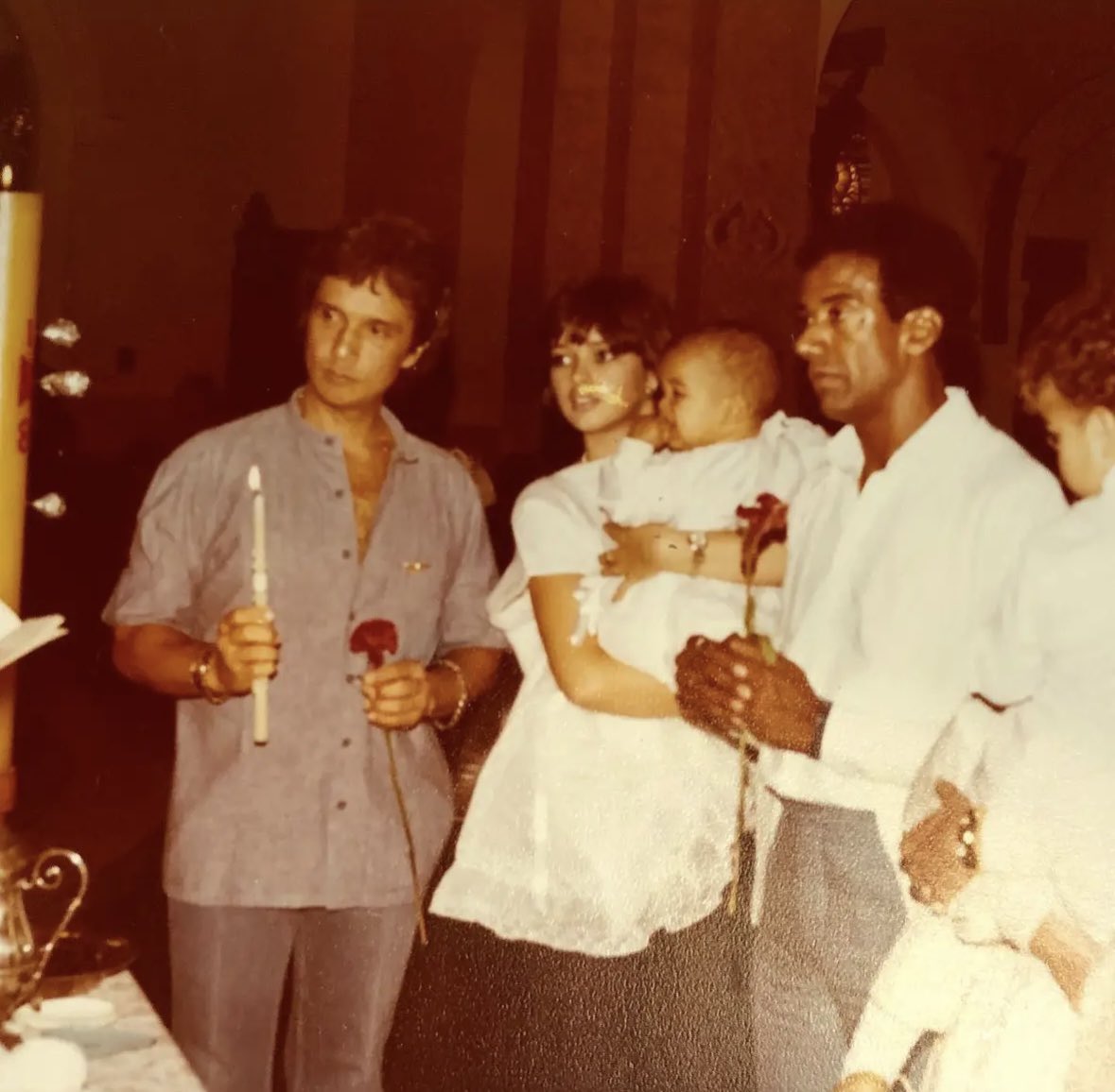 Myrian Rios e Roberto Carlos foram padrinhos de Gabriel, filho de Jorge Ben. Foto rara do dia do batizado.

Feliz Dia dos Pais. Salve, simpatia :)