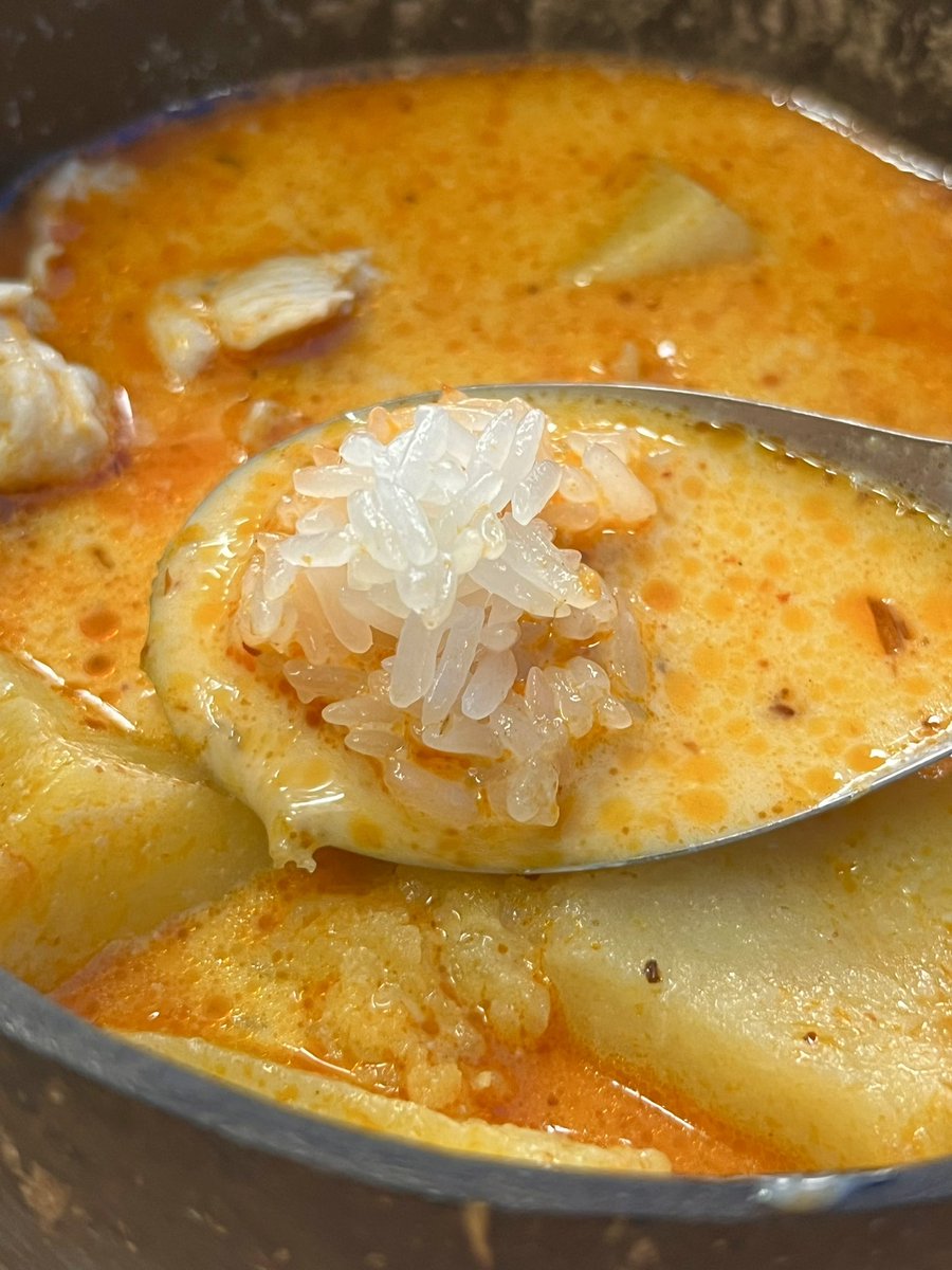 kazhilaga's tweet image. 昨夜はごはん食べ忘れ😅ならば朝はガッツリ行こか🤔とゆーわけで #CoconutShell へ😃大好物のラープにマッサマン #カレー をもち米で😄!
香草効いた挽肉サラダともち米の相性は最高😋✨マッサマンも程よい辛さで鶏肉ごろごろ食べ応えあり😮‍💨
よっしゃハノイ向かうか🤨
#旅 #旅メシ #タイ料理 #朝ごはん