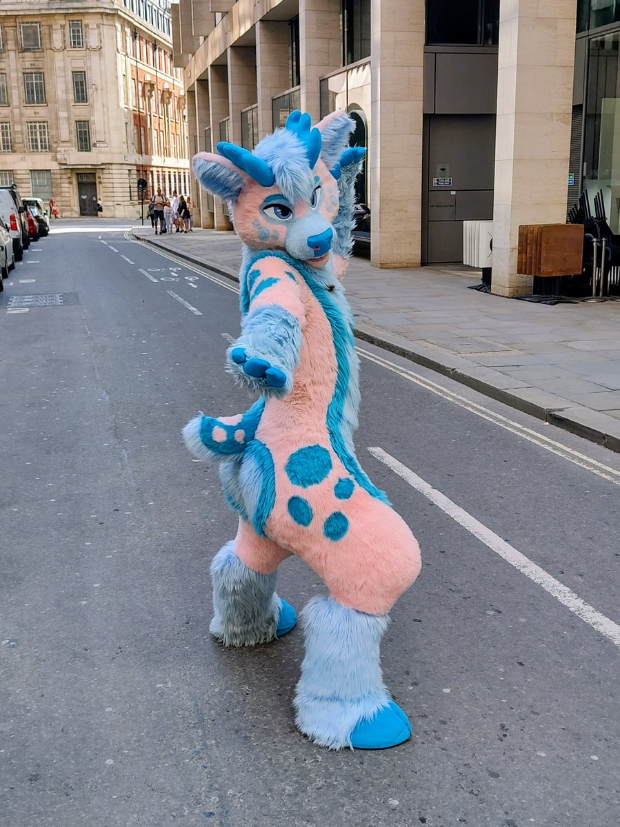 Unisonine's tweet photo. LFM 10th August 2024 - Part 2! 

Ft @Deer_Magan risking his peach on the road! https://t.co/3LDZvpGkR5