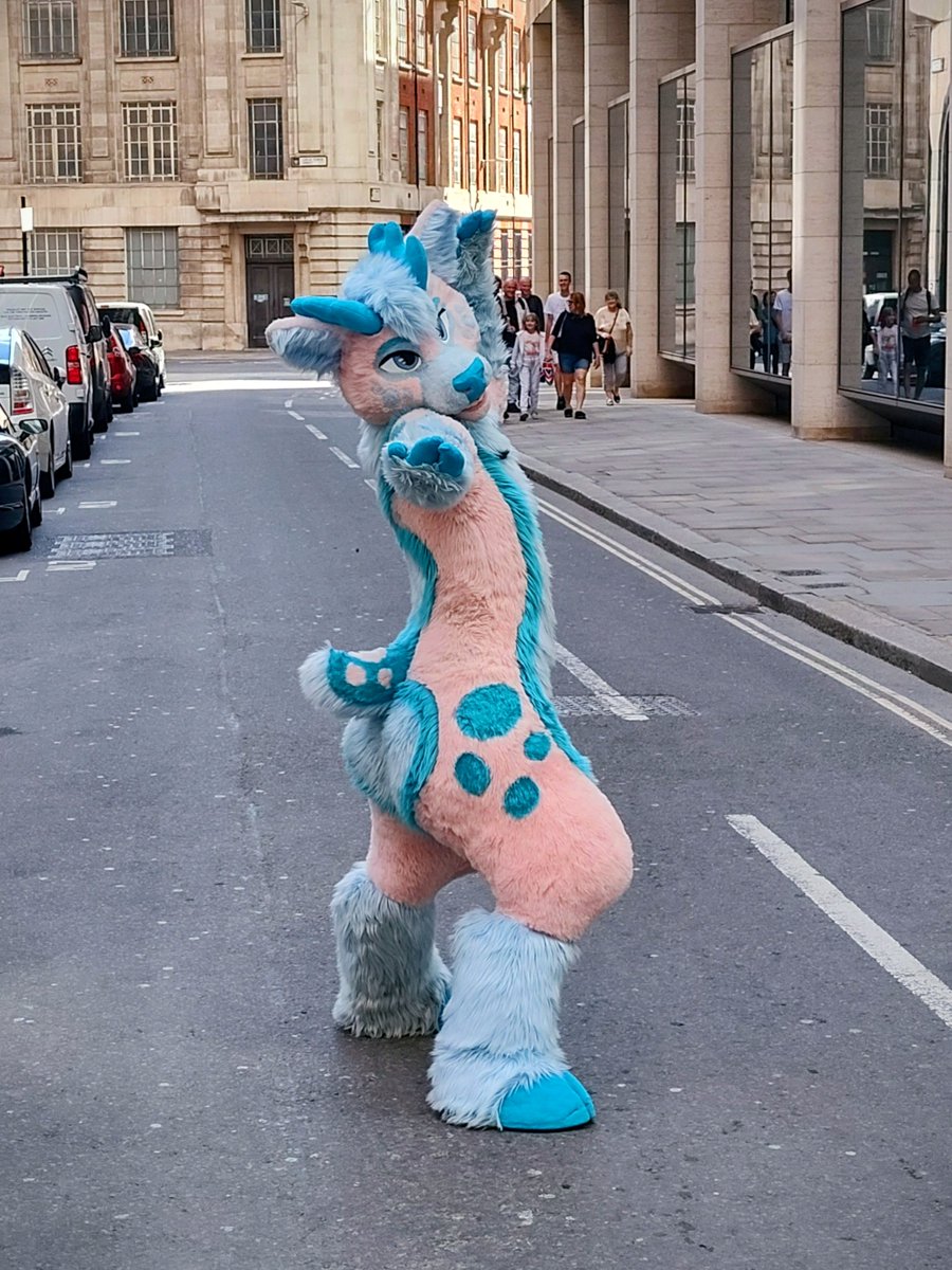 LFM 10th August 2024 - Part 2! 

Ft <a href="/Deer_Magan/">Magan</a> risking his peach on the road!