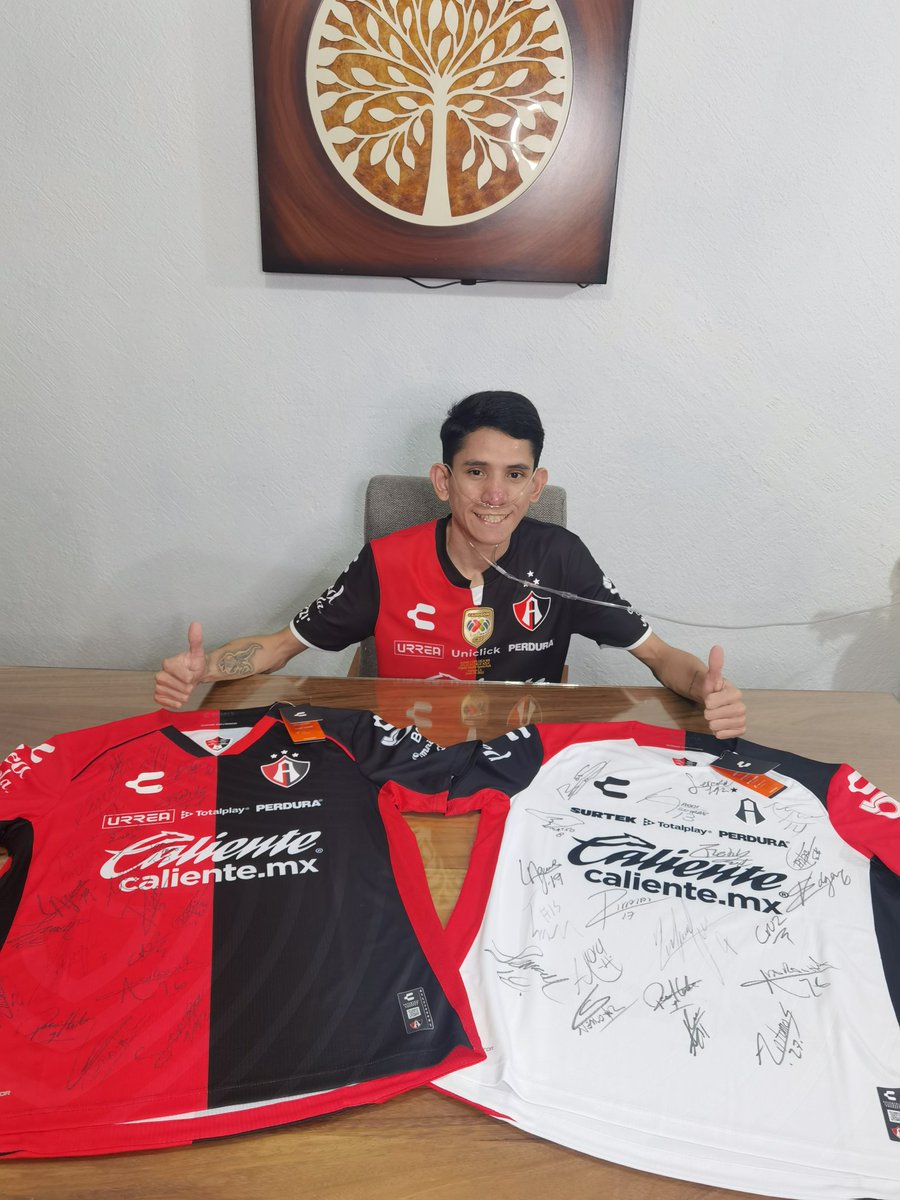 alonso_g17s's tweet photo. "Tú respiras sin pensar, yo solo pienso en respirar "

Agradezco a todos quien se han sumado a mi lucha, tengo boletos disponibles.

Dos Jerseys del Rojinegro firmadas por el plantel. Me ayudarían mucho compartiendo para difundir o comprando un boleto. ✨ El objetivo es #trikafta https://t.co/E1aQOZmkC2