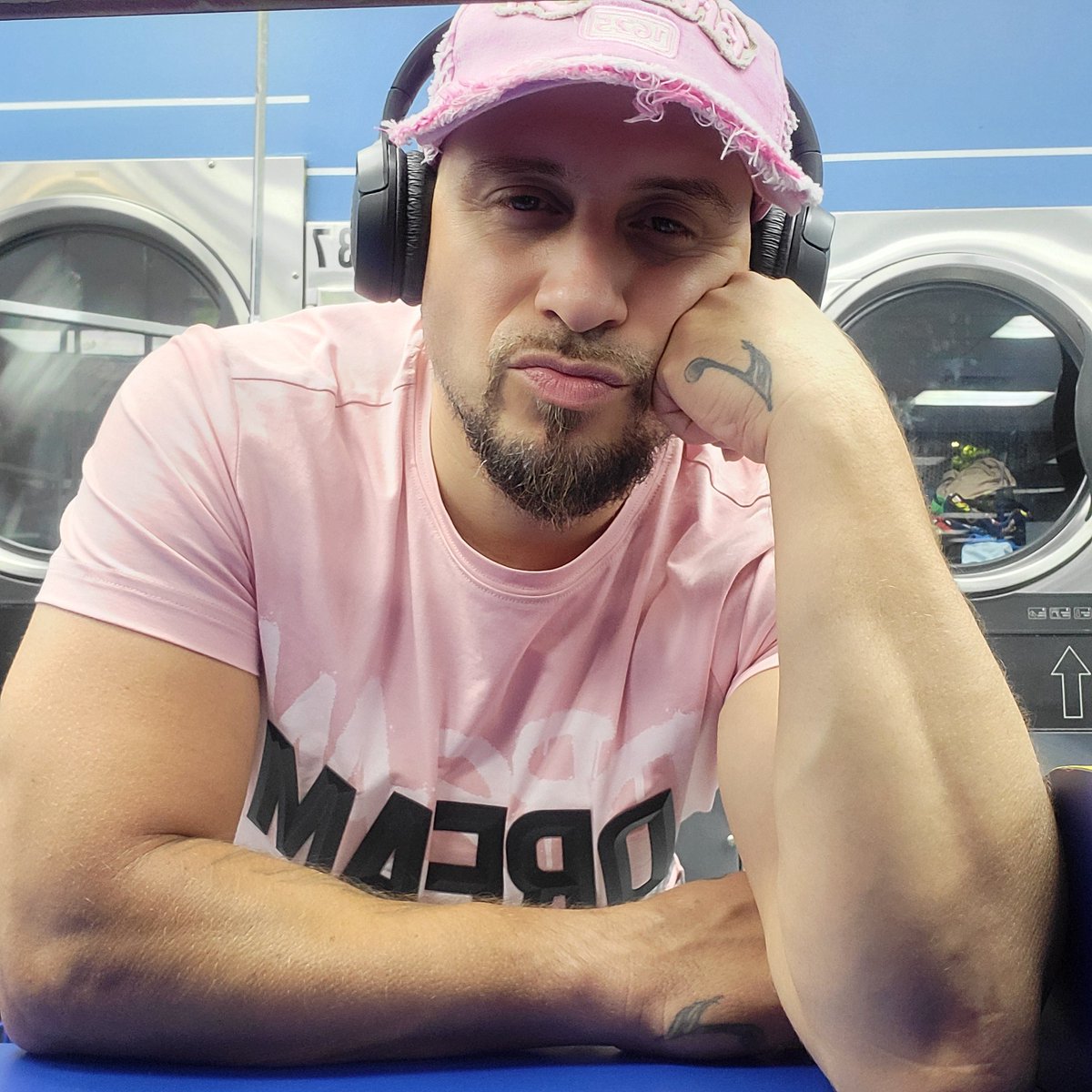 LaSoUL007's tweet photo. Stuck washing clothes, your Boy LaSoUL.  Real men wash their own clothes. https://t.co/0zha2dUmpv
