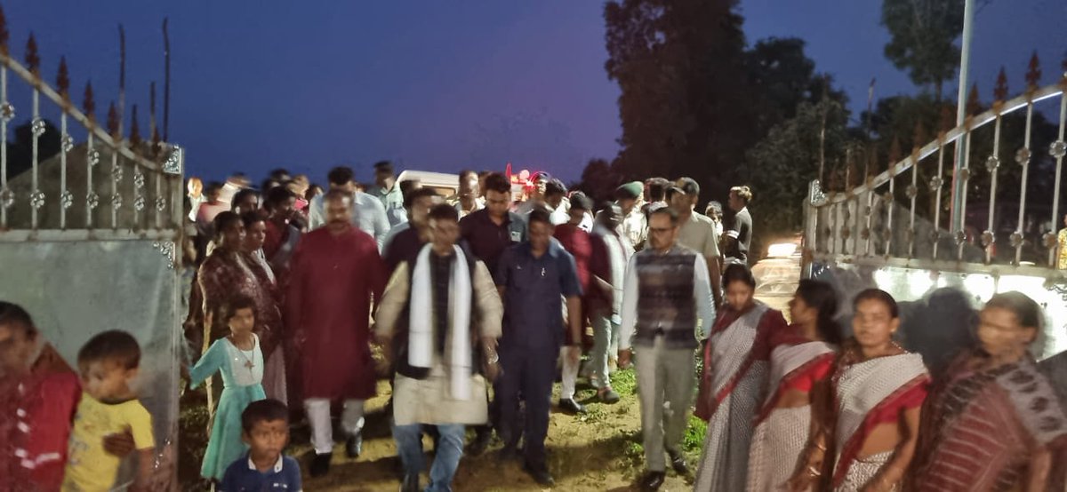 DfoKeonjhar's tweet photo. shri Ganesh Ram Singhkhuntia, Minister of Forest, Environment and climate change,odisha inaugurated  Baghianasa AJY-VSS building &amp; praised the Vermi village concept.He handed over a check of Rs. 13.34 lakh to WSHGs  frm sale of vermicompost 
@CMO_Odisha @ForestDeptt @pccfodisha https://t.co/UrkxjbZY3R