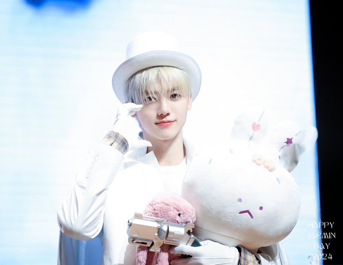 D-1💚

🐰🤍🩷🤍🩷🫶

#HAPPYJAEMINDAY
#ナナといっしょのなつ2024
#나나와_함께하는_여름_2024