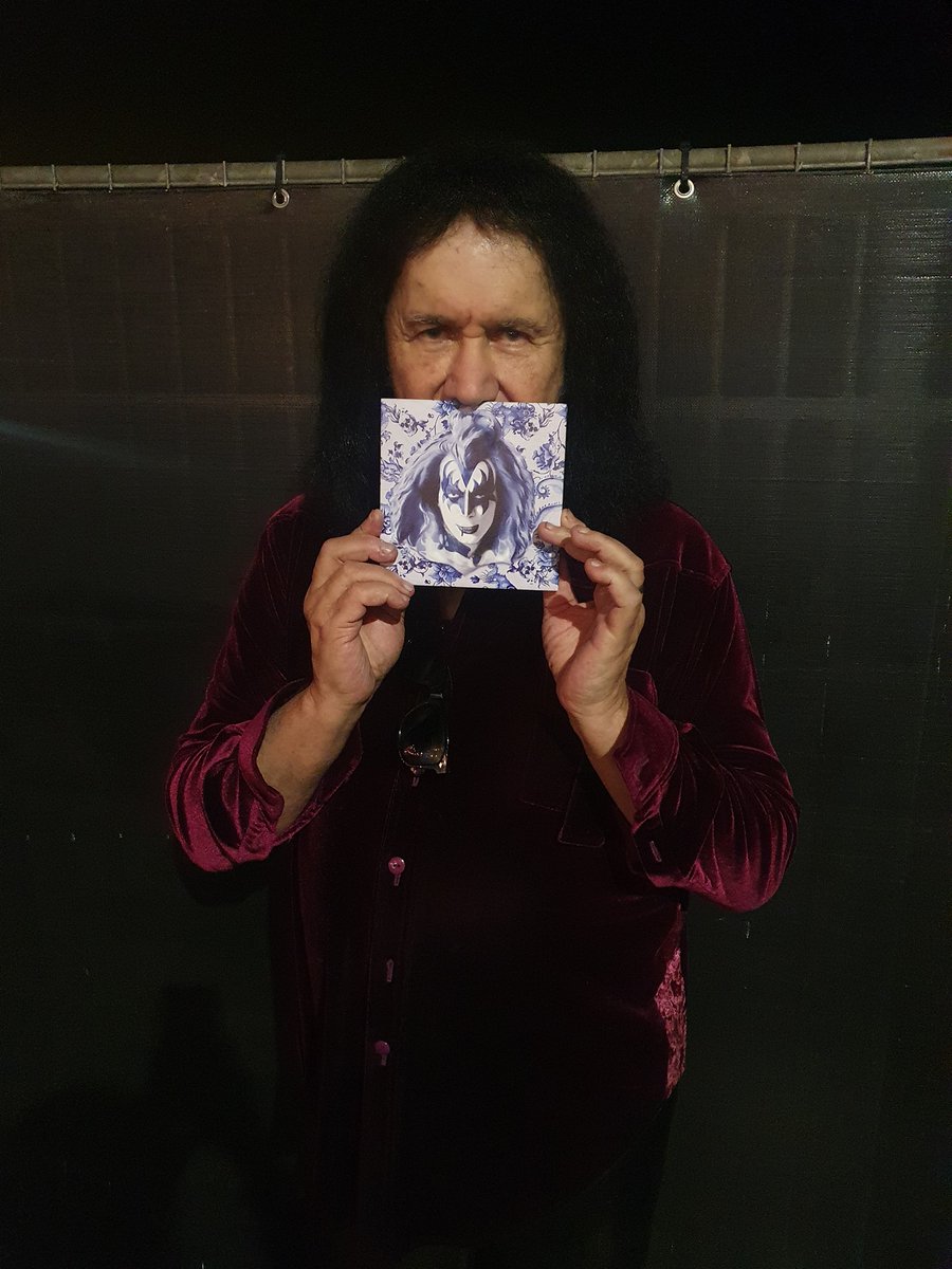 TheKissinTime's tweet photo. Meet &amp; Greet de Gene Simmons Band en el festival Nirwana Tuinfeest de Lierop, Netherlands🇳🇱

📸Marco Hartmann

#KISS #TheKissinTime #GeneSimmonsBand #Europe #GeneSimmons #Netherlands https://t.co/Ku8ZyAq6Om