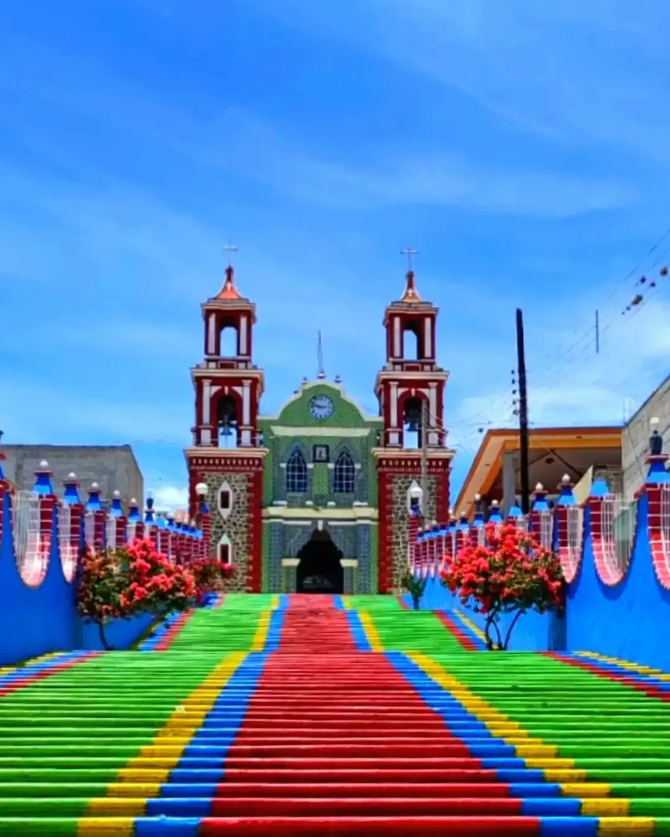 RevistaLibreMx's tweet photo. Descubriendo #México, un templo a la vez:

Templo del Calvario, Tlaxcala: Paz y fe en cada rincón.
Templo de San Pablo Etla, Oaxaca: Tranquilidad entre montañas.
Templo de Santa Cruz Xoxocotlán, Oaxaca: Tradición viva en cada detalle. #México #Cultura #Templos #JulioEnMovimiento https://t.co/OBkHl2Cskt