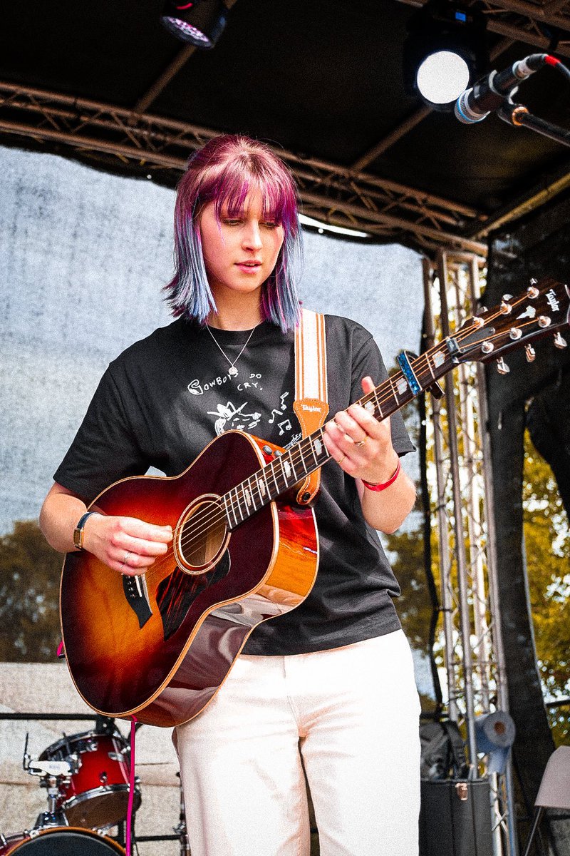 So lucky to catch <a href="/Emily_Lockett_/">Emily Lockett</a> at @devafest 🎤🔥🎶😎 great singer and thank you again for signed CD’s (be worth a fortune one day! ) 😊