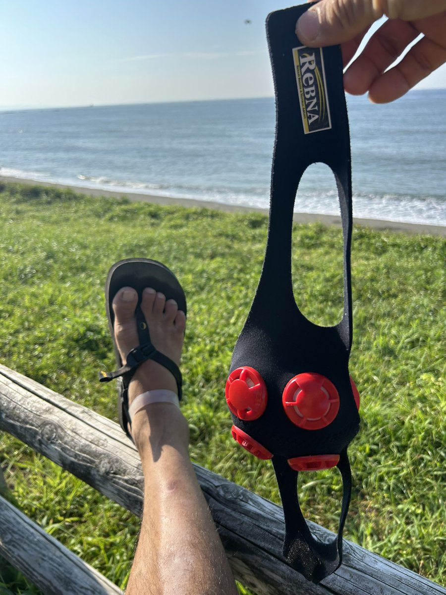 makoto88mkmrr's tweet photo. 休みの日は走る‼️
#ReBNACLUB #レブナマスク #湘南 #ABAND #日焼けラン #海 #湘南 #ベアフットラン https://t.co/SlkcLPLgOZ