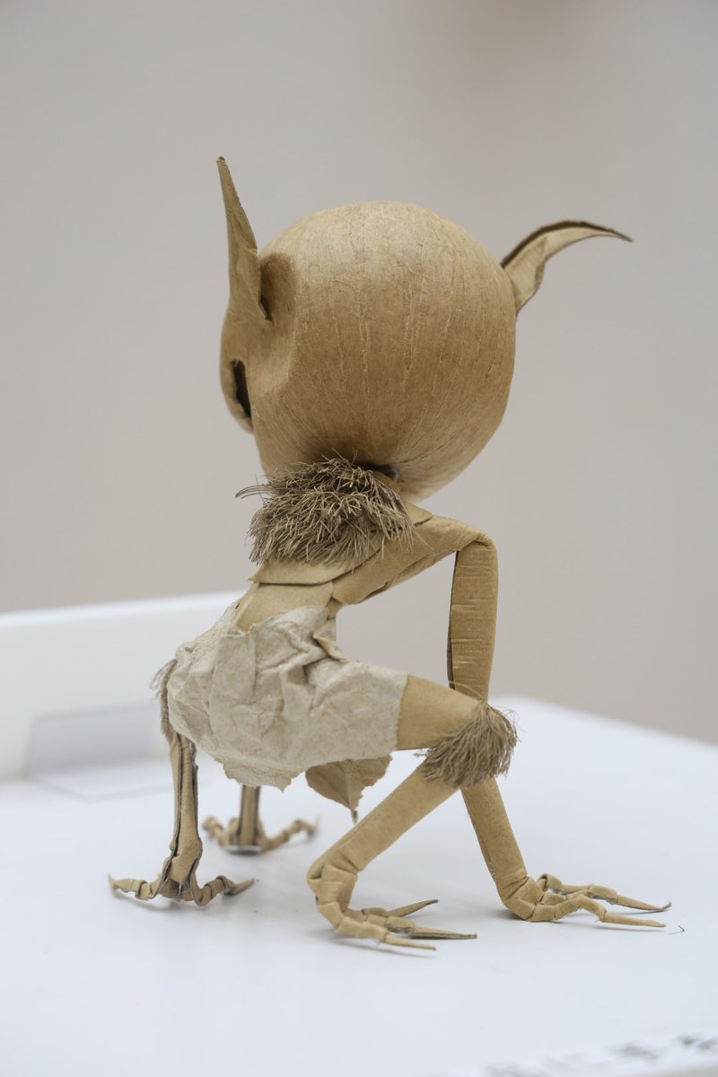 #オダカマサキダンボールアート展 
作品を360°見ていただけるように、台に展示いただいています
普段見られない、裏側も見てください

明日は休館です

会場：いいづなアップルミュージアム（長野県飯綱町）
会期：8月3日(土)～8月25日(日)
開館時間：9時00分～16時30分（月曜休館日)
入場料：500円