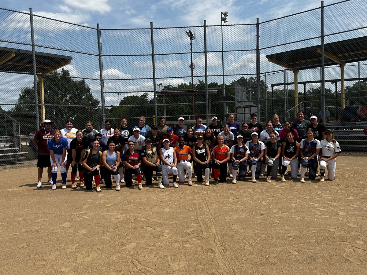 Stephensstarssb's tweet photo. Today was a huge turn out for Stephens Softball! After an exciting camp outing this afternoon, the elite campers toured Stephens College to learn more about this amazing place. 

Thank you to all who came out today! 🤩 
#StarsSoftball #StephensCollege https://t.co/s8CBeIWBVo