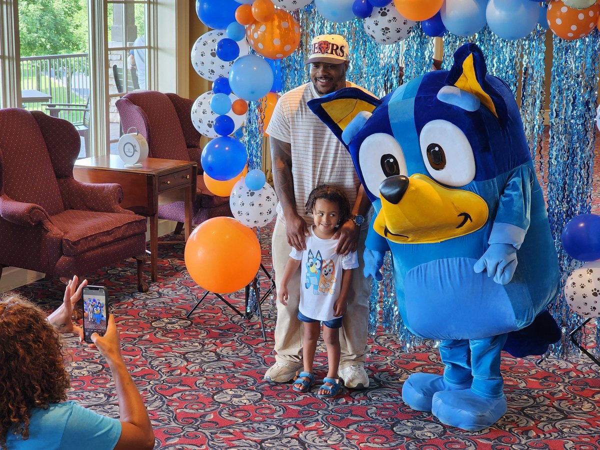 ccarpos's tweet photo. EARLIER THIS MORNING: Mina got to meet Bluey!

Back-2-School Breakfast with Bluey at the #Bolingbrook Golf Club!

📌 @BolingbrookGC https://t.co/wg0MkJwzpf