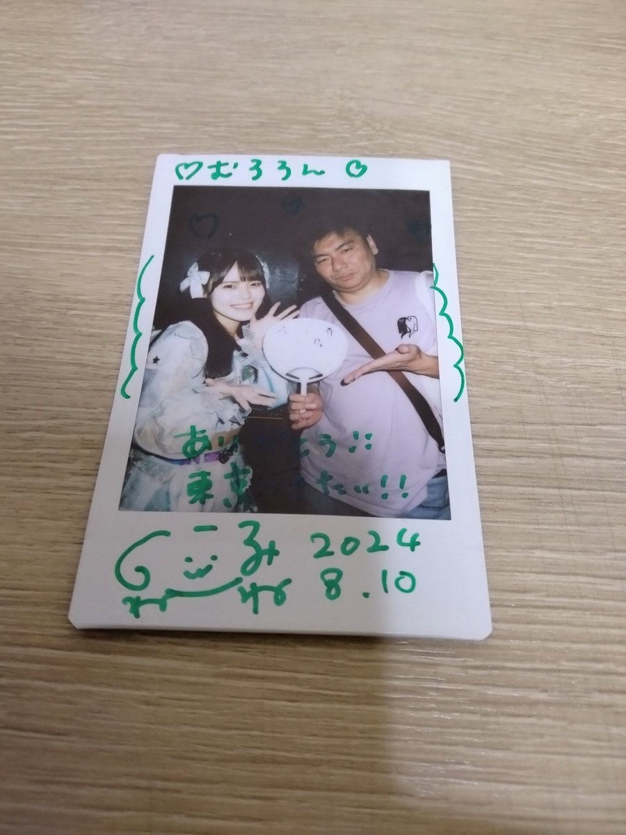 takoyaki77161's tweet photo. meruQの來緑ねねちゃん
お初してきますた！ほっぺはプニプニ
チェキですな！うちわ🪭もGETしますた！新曲？も良きですた！
＃meruQ
＃來緑ねね https://t.co/4IkyqKCXIL