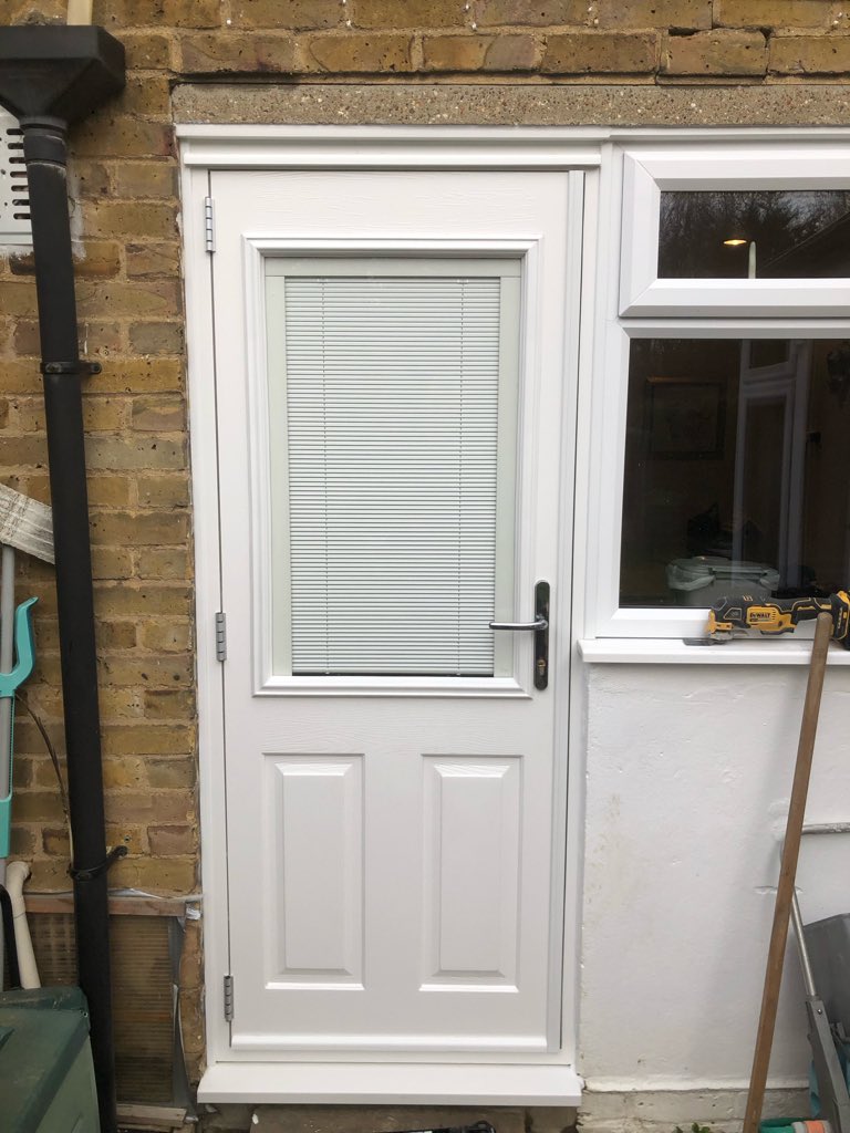 ReflexElite's tweet photo. Your Back Door should be just as safe and secure as your front door. Why not try this @solidorltd Beeston 1 design in white with integrated blinds in the glass

Come down to our Showroom today in Welwyn Garden City

#solidor #solidorinstallation #solidordoors #home #homedesign https://t.co/x0PnuE1JsL