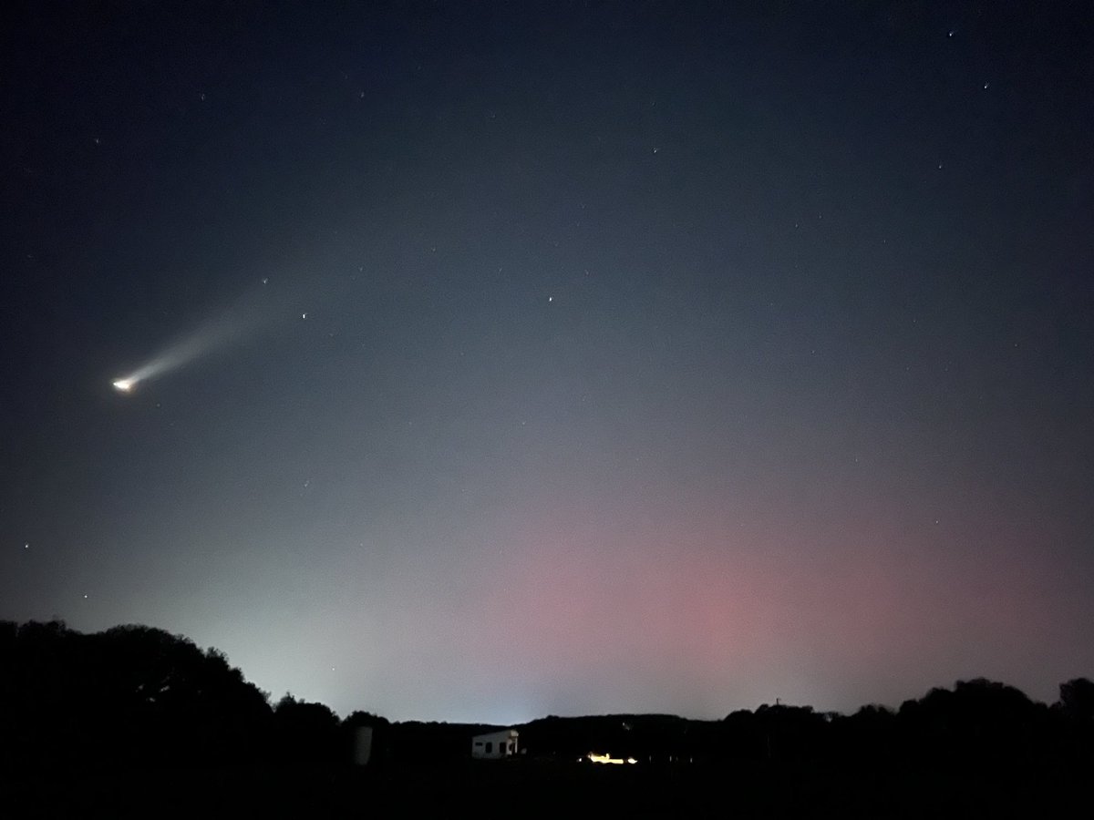David G (@davidgojr) on Twitter photo Naked eye Aurora and an airplane flying over San Antonio Texas. #solarstorm <a href="/NWSSanAntonio/">NWS Austin/San Antonio</a> #aurora #txwx Naked eye Aurora and an airplane flying over San Antonio Texas. #solarstorm <a href="/NWSSanAntonio/">NWS Austin/San Antonio</a> #aurora #txwx