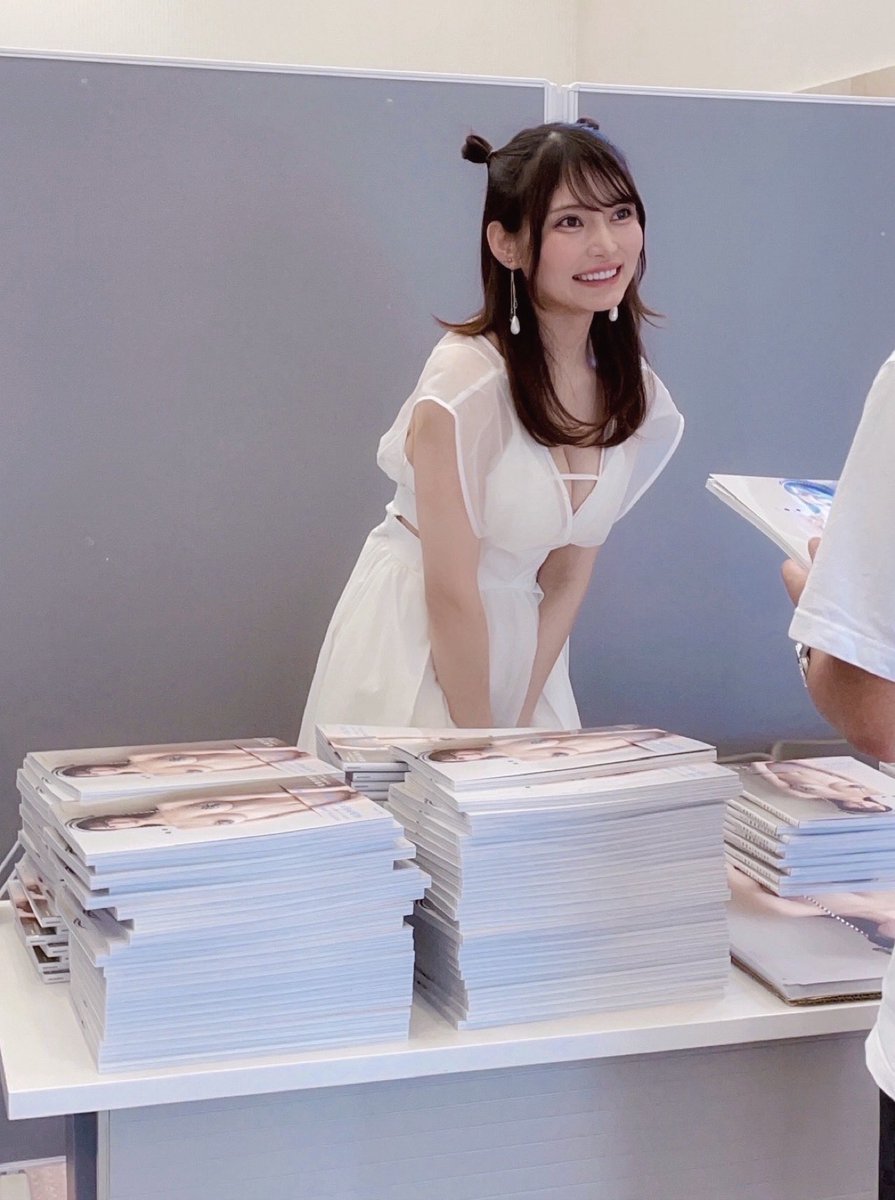 昨日は、2nd写真集お渡し会の追加イベントに、暑い中足を運んでくださったみなさん、本当にありがとうございました🪽
写真集のお話しや、みんなの近況報告、好きな曲のお話し、今頑張ってる事のお話し、また会おうねってした約束、全部が似鳥にとって宝物のような時間でした💛
本当にありがとう！！ https://t.co/cd5cqgKXwL