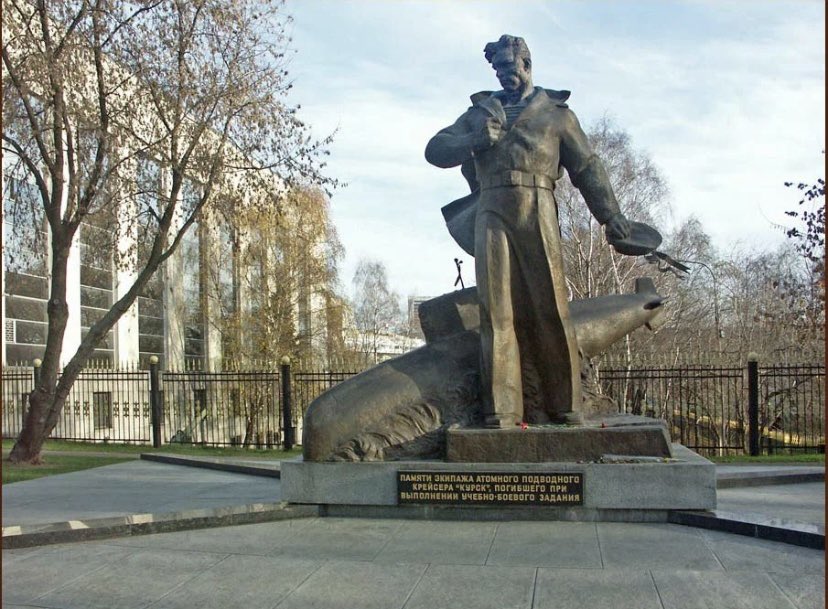 12 августа 2000 года затонула подводная лодка «Курск»…
День памяти🙏