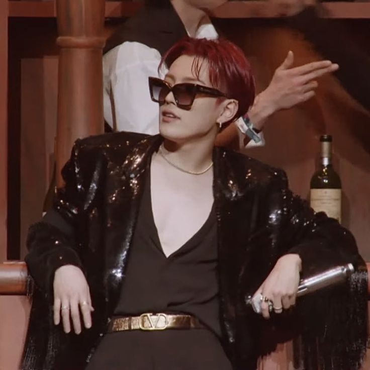 queenmotherhwx's tweet photo. Someone wrote an AU where older omega past his prime SH was at a bar until young alpha HJ seduced him and brought him home to knot him in a matting press so good he leaked milk and got pregnant.

That's them https://t.co/TIY5ebt2GT
