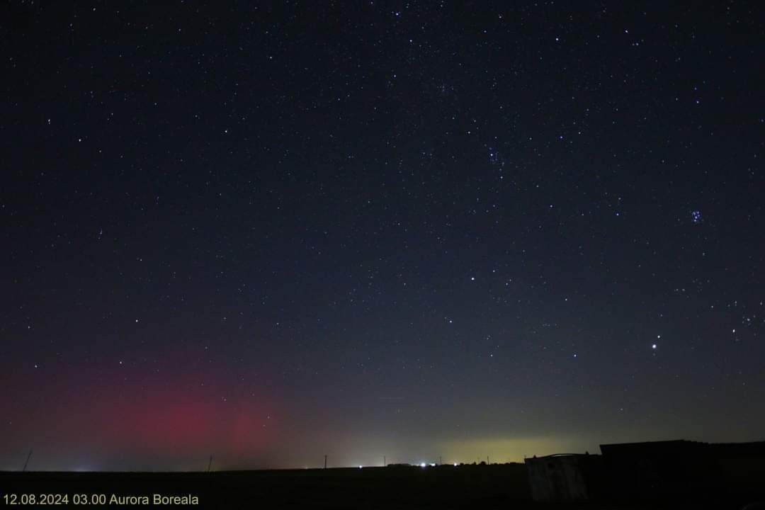 Travel_2Romania's tweet photo. Noaptea Perseidelor 🌟🌠🌟 Aurora Boreală
Mureș ¦| Timiș 🌠 12 august
Meteori din curentul Perseide și Aurora Boreala #august2024 #perseide #stele #cer #senin #vara #august #cometa #meteo #Meteoplus
Foto 🎥 Robert Arnold || Iosiv Botnariu
Furtuni #România - Official Meteo Group https://t.co/poVWKG8F8t