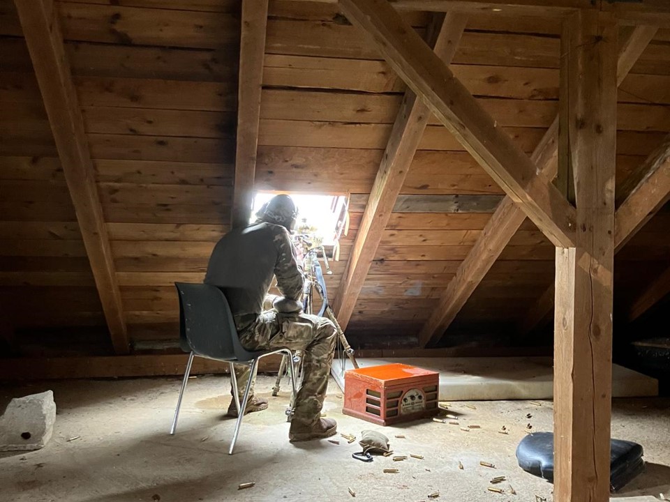 Slovenskavojska's tweet image. Od 5. do 11. avgusta je v #JMRC v nemškem Hohenfelsu potekalo zelo zahtevno tekmovanje European Best Sniper Team Competition 2024. Ostrostrelski tim 10. pehotnega polka 1. brigade se je med 36 timi iz 18 držav članic Nata uvrstil na 12. mesto. 
Video: rb.gy/zu0w7f