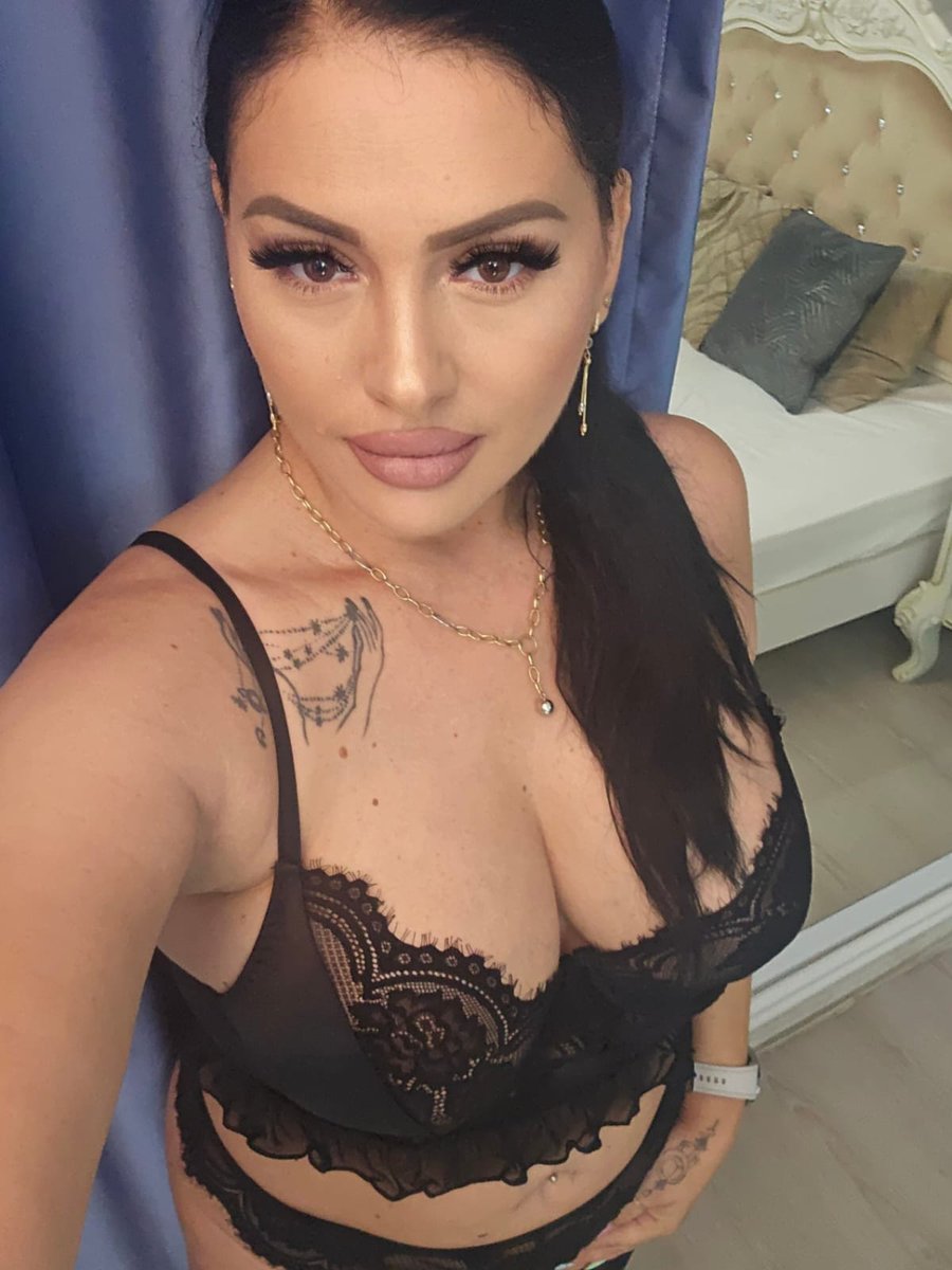 LaurenJensenLC's tweet photo. Good morning 🔥🔥🎀Are you ready for the ultimate indulgence? 😈🖤⬇️

🎀https://t.co/XntR9GXZlY🎀

@Chb_model

#Chaturbate #MilfInBlack #LingerieGlam #SensualSeduction #LiveShow https://t.co/zmdjpovCV1