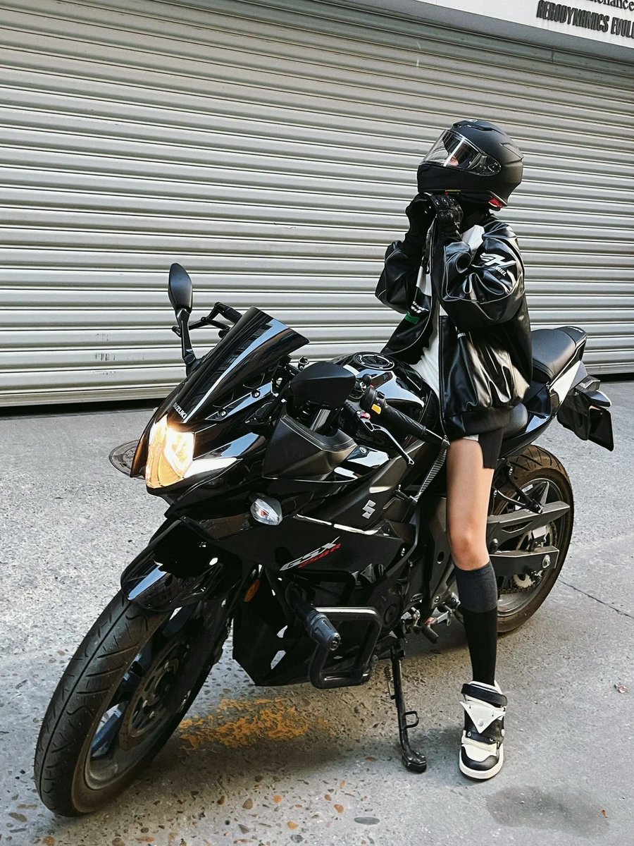 Motorcycles are really a hobby that is suitable for all ages. Feel the scenery and the feeling of sprinting along the way. #motorcycle