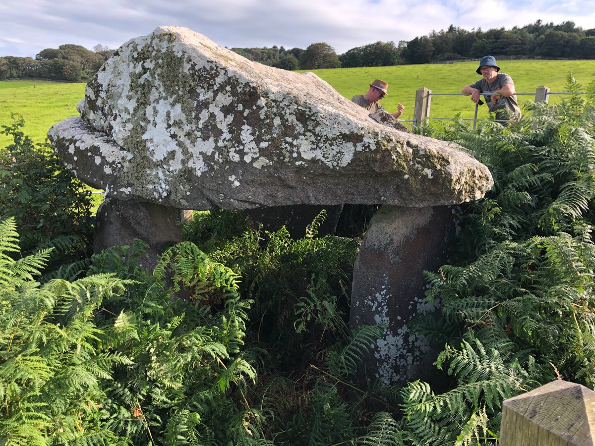 Cromlechau’r Llŷn: Bachwen a Chefnamlwch (Coetan Arthur)
