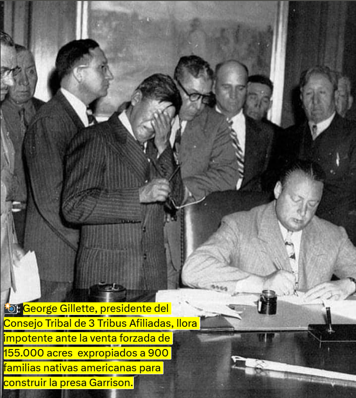 CapoOrsoInPiedi's tweet photo. #George #Gillette, 👆 presidente del Consiglio #Tribale delle 3 Tribù Affiliate, #piange impotente per la vendita forzata di 155.000 acri espropriati a 900 famiglie di #nativi americani per costruire la diga della guarnigione.
(#1948 #Nakba #NativeAmerican
#NativePalestinian ) https://t.co/8LiZZocTNI