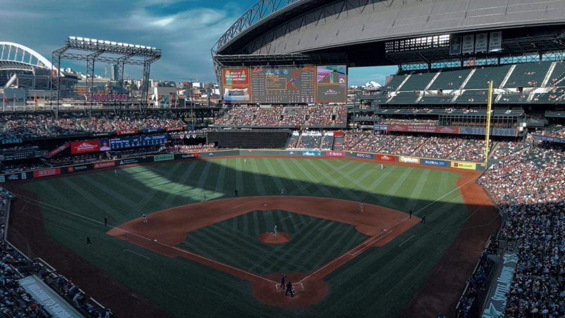 DHforHOF's tweet photo. My Kiddo got a pretty cool pic &amp; a video of M’s Legend @_mcameron44 &amp; the @MarinerMoose #Yeeting #HotDogsfromHeaven this afternoon at the @Mariners 12-1 demolishing of the Mets today.

Eleanore’s 1st Mariners game.

Is this Heaven…

Close,

…it’s Seattle, Washington in August. https://t.co/L1VvEQx1Tm