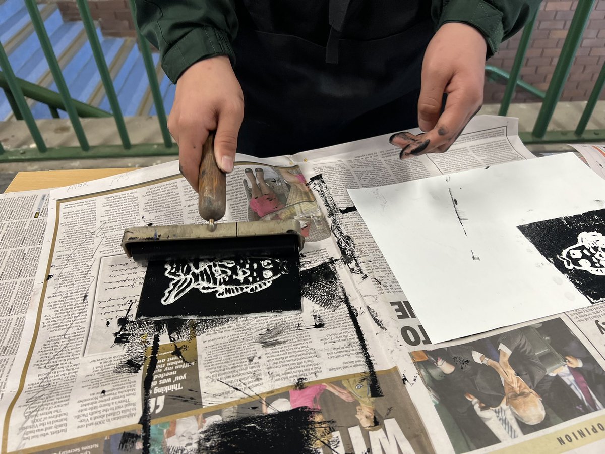 Ms Kelly Art Teacher tweet media