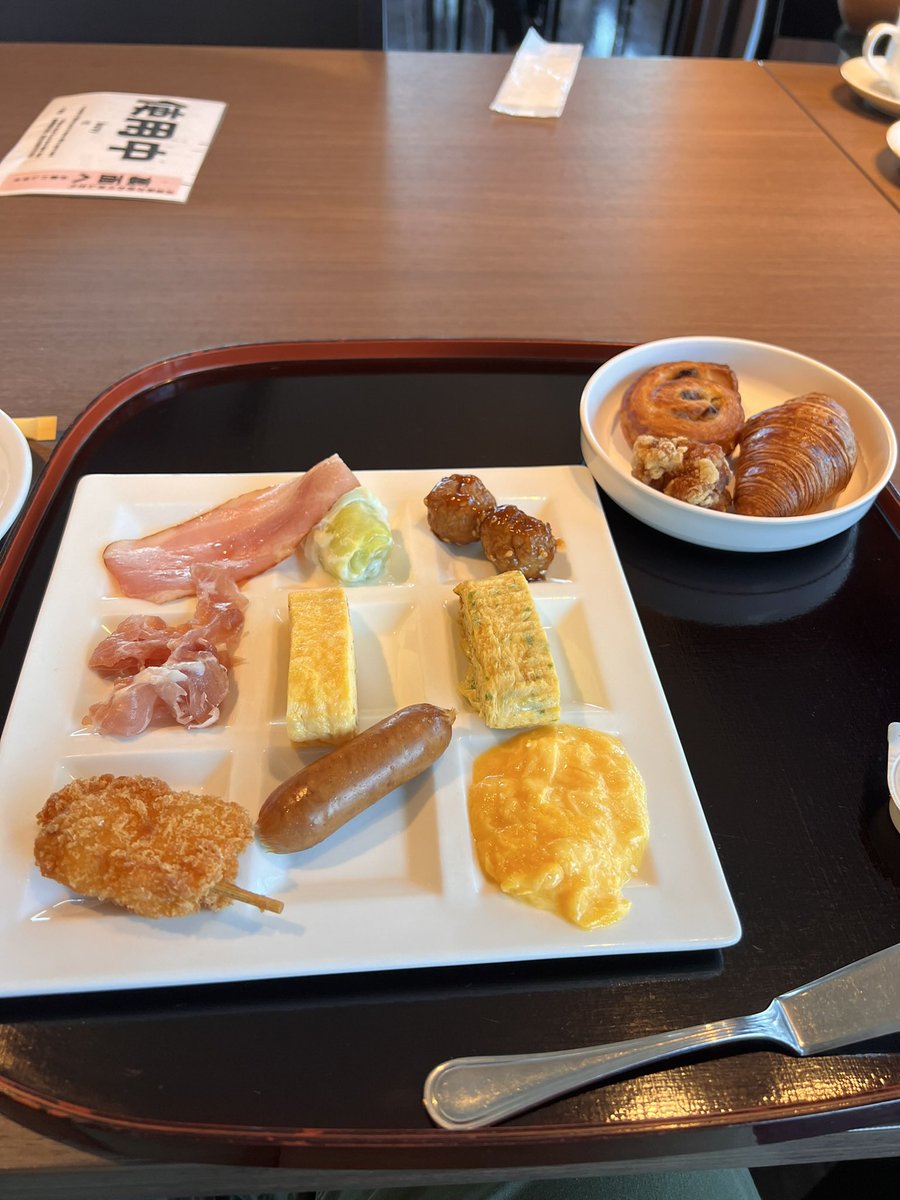 Japanese breakfasts— from Niigata and Iwakuni. One breakfast I chose all the components, and one was served to me. Can you tell which? They were Both delicious. 😊😊