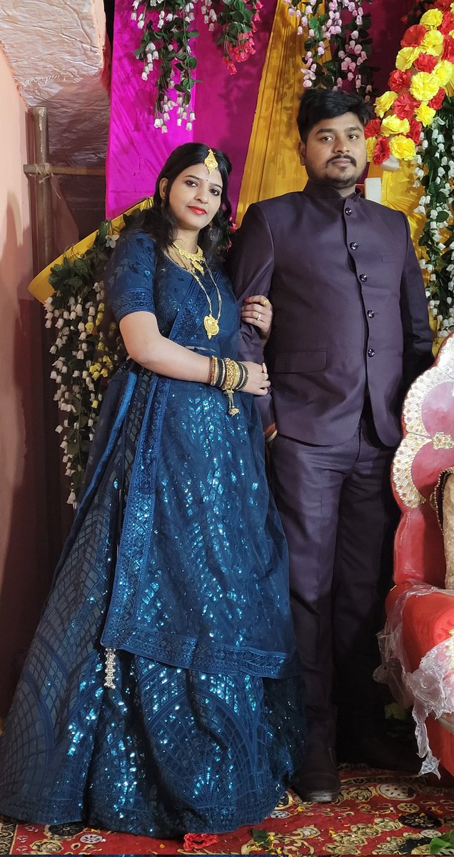 जब मौसम-ए-बहार की हद से गुजर गए

चुपके से आकर इस दिल में उतर जाते हो,

सांसों में मेरी खुशबु बनके बिखर जाते हो,

कुछ यूँ चला है तेरे इश्क का जादू,

सोते-जागते तुम ही तुम नज़र आते हो

❤️पत्नी❤️