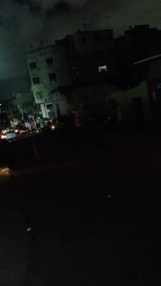 MonitorSaludVE's tweet photo. #11Ago  A esta hora 11:17 pm. El Hospital Vargas de Caracas se ve afectado por la falta de servicio eléctrico que se extiende a toda la zona.
 
La plata eléctrica funciona pero solo alcanza a brindar servicio en algunas salas y las áreas críticas. https://t.co/M4R1dysfEe